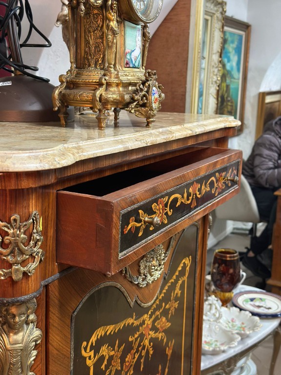 Piesa de mobilier rafinată, cu influențe franceze Louis XV/ Napoleon III - imagine 3