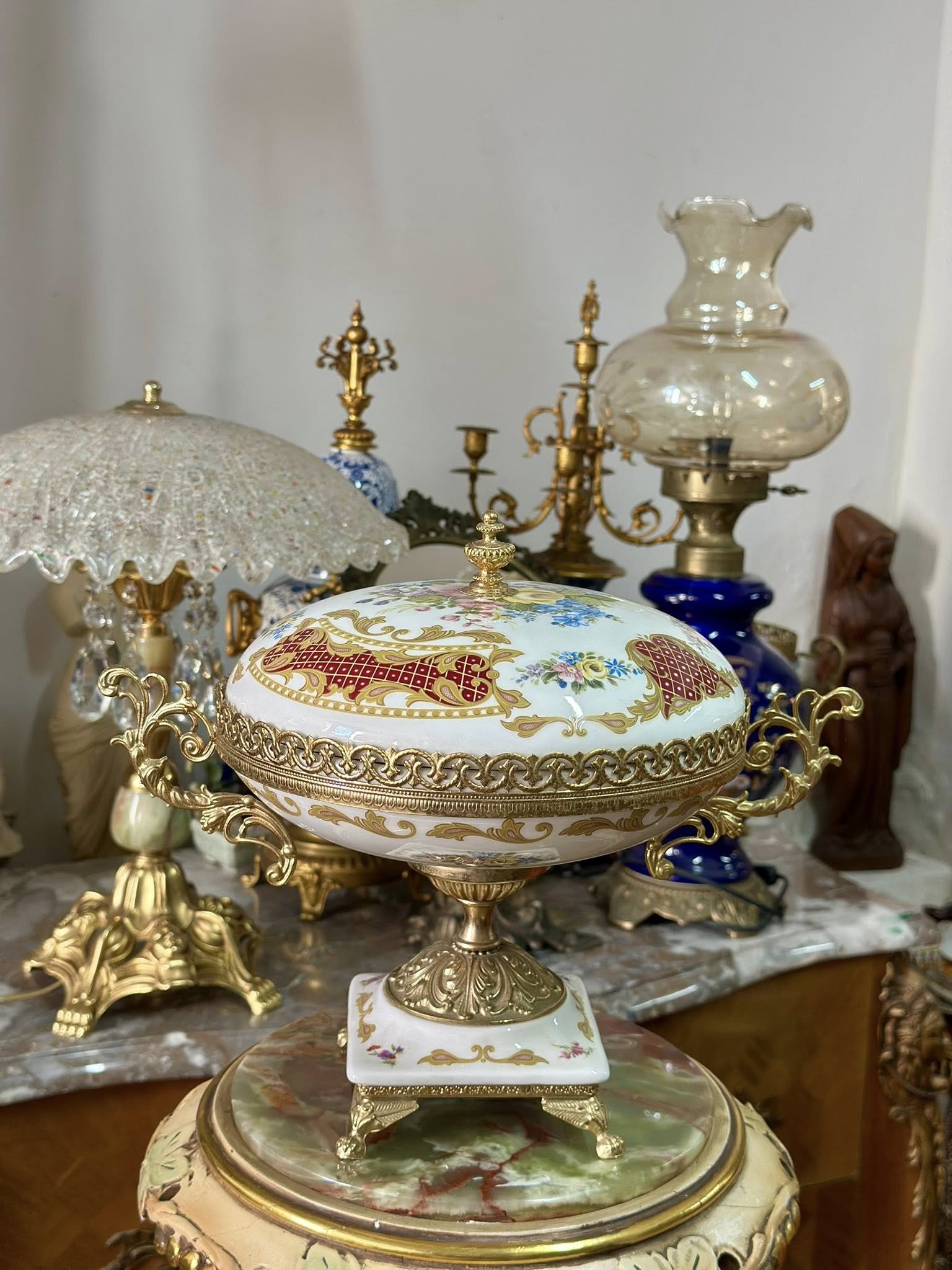 Centru de masă /bombonieră din porțelan Italia cu bronz aurit