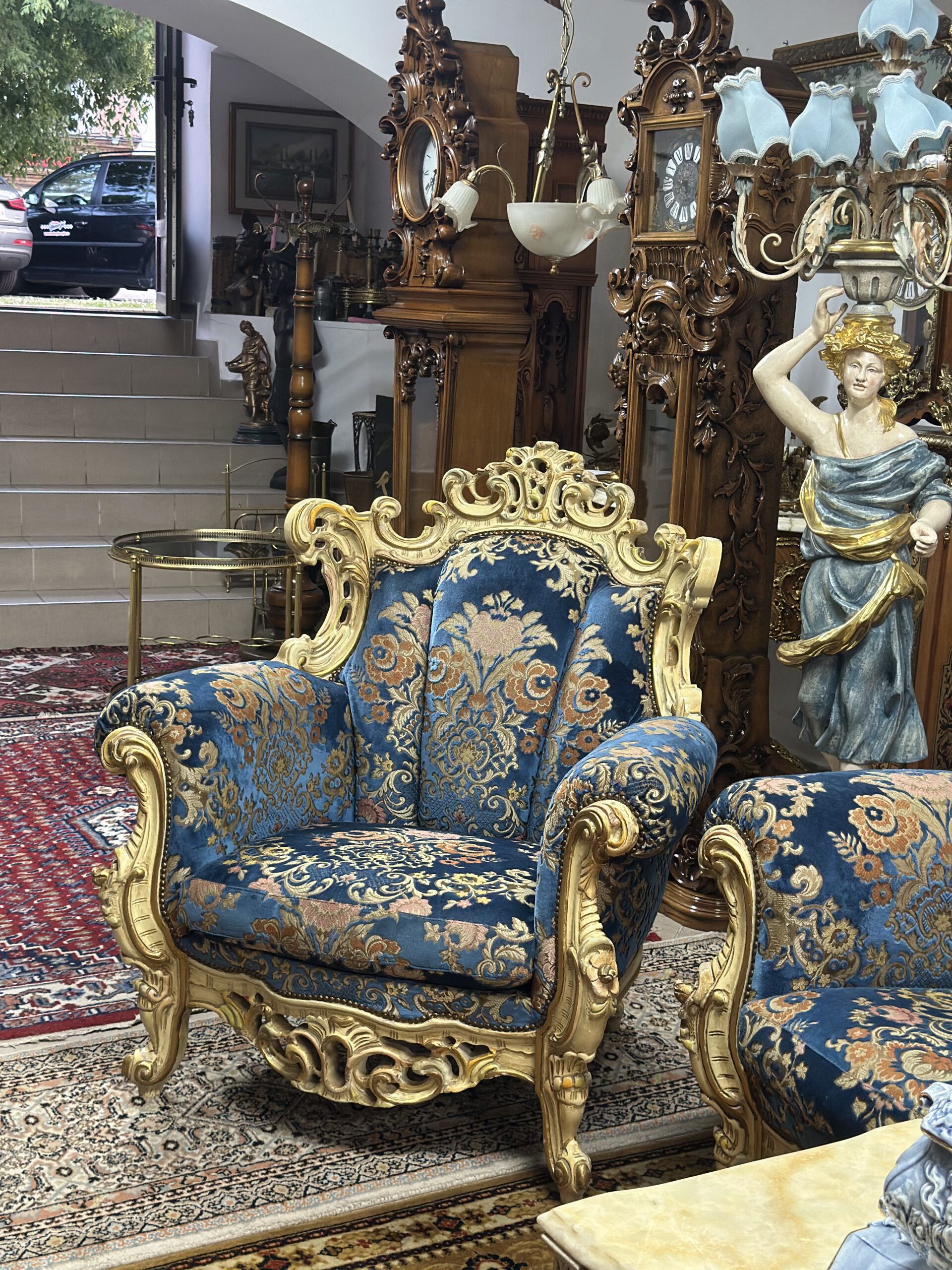 Set de salon venetian deosebit-lemn masiv tapiserie Damasc albastru regal