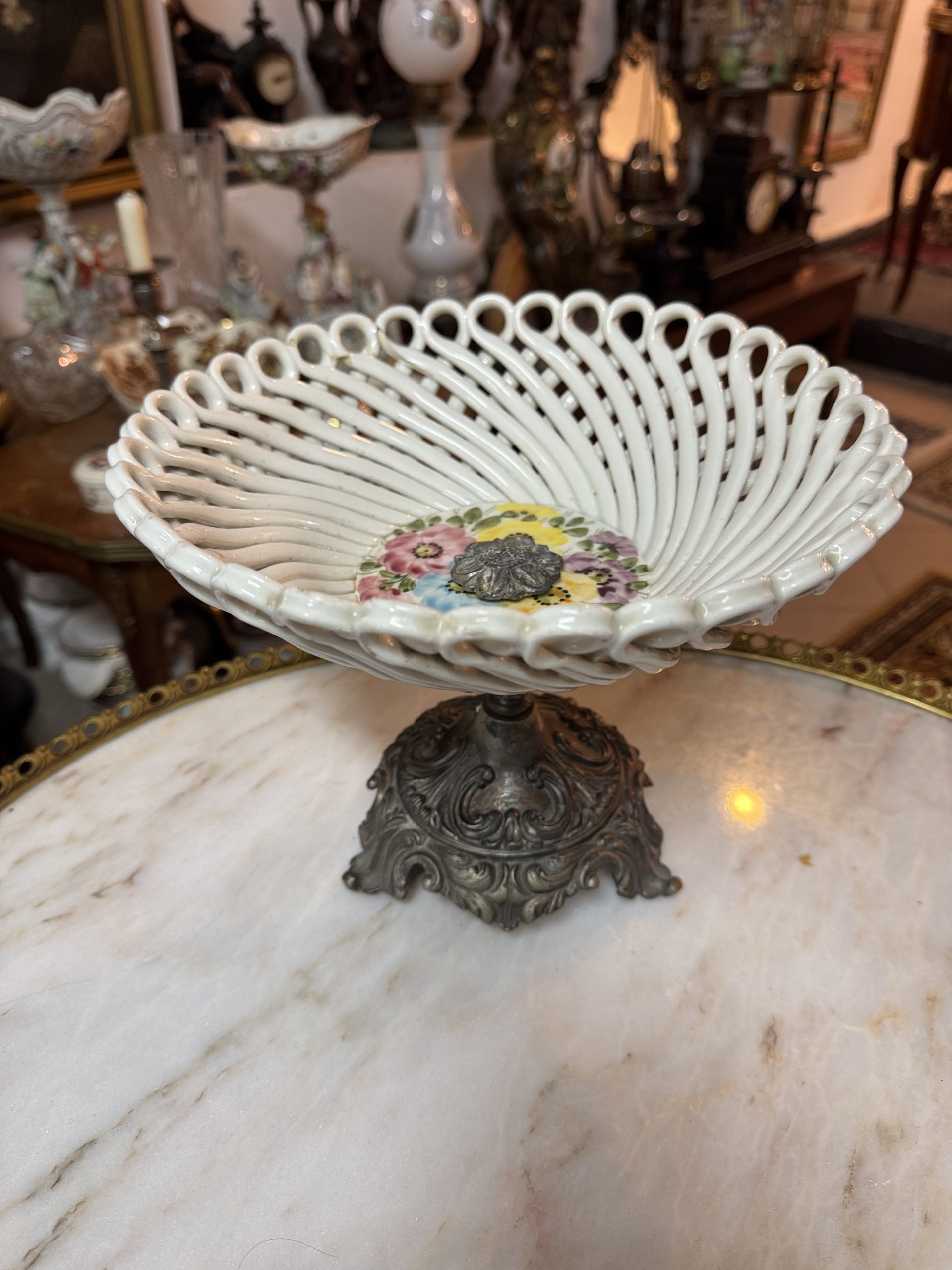 Fructiera porțelan picior metalic