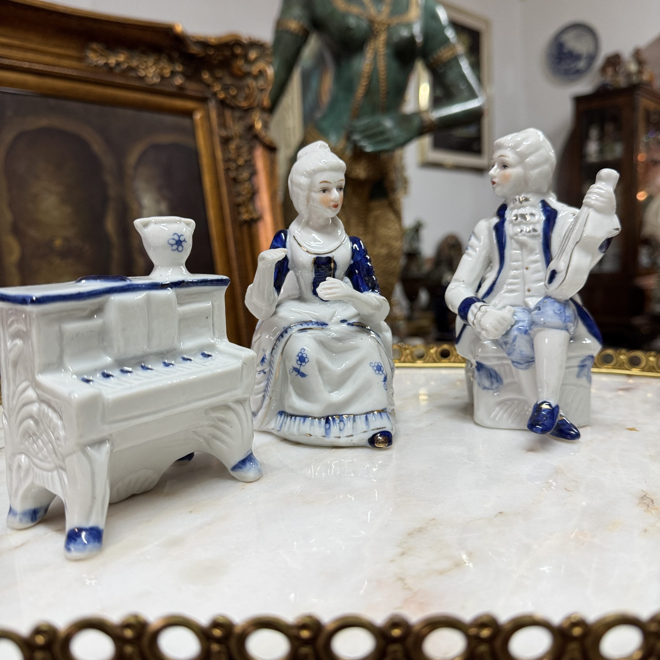 Set statuete portelan-muzicieni