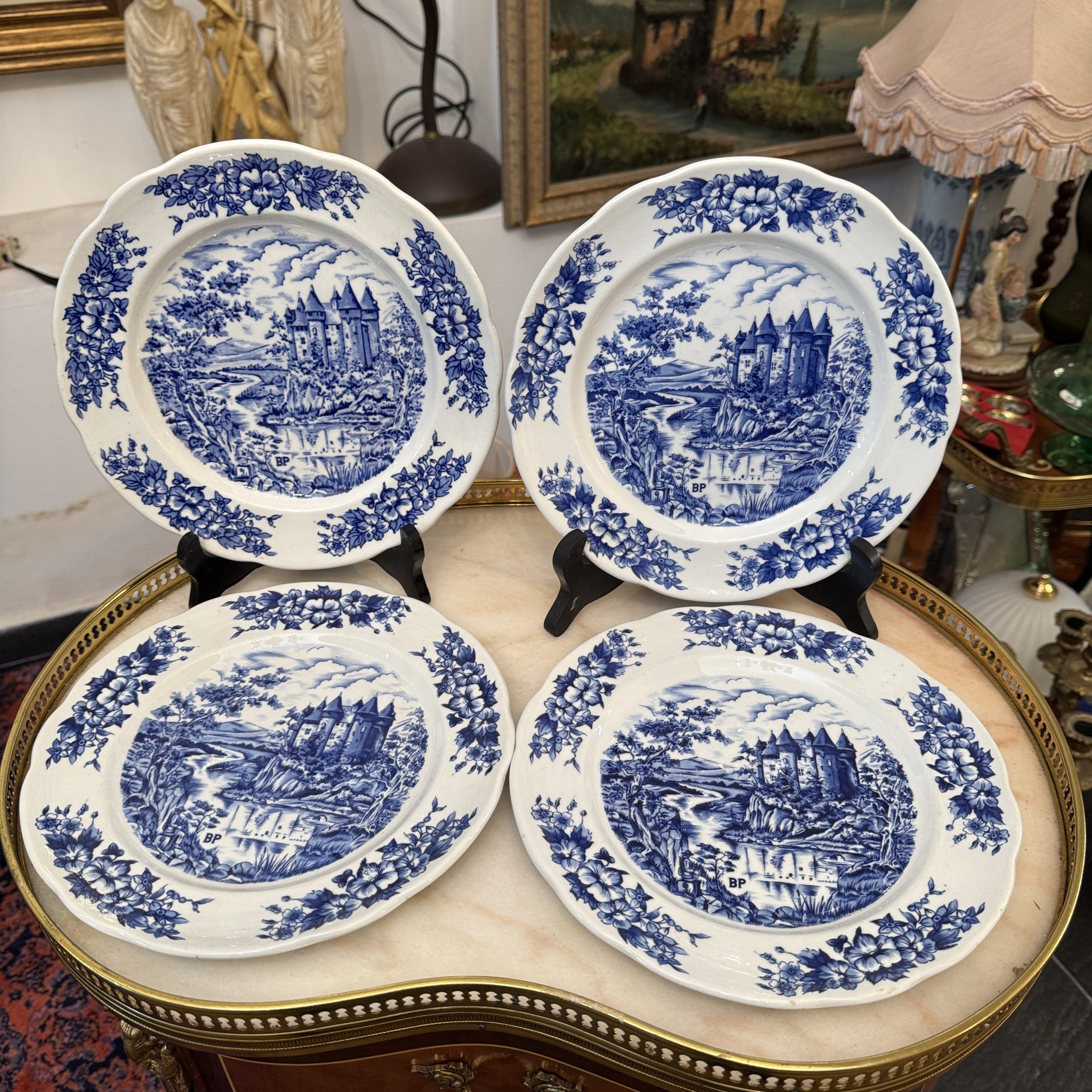 Set 4 farfurii din porțelan – decor albastru cu castel