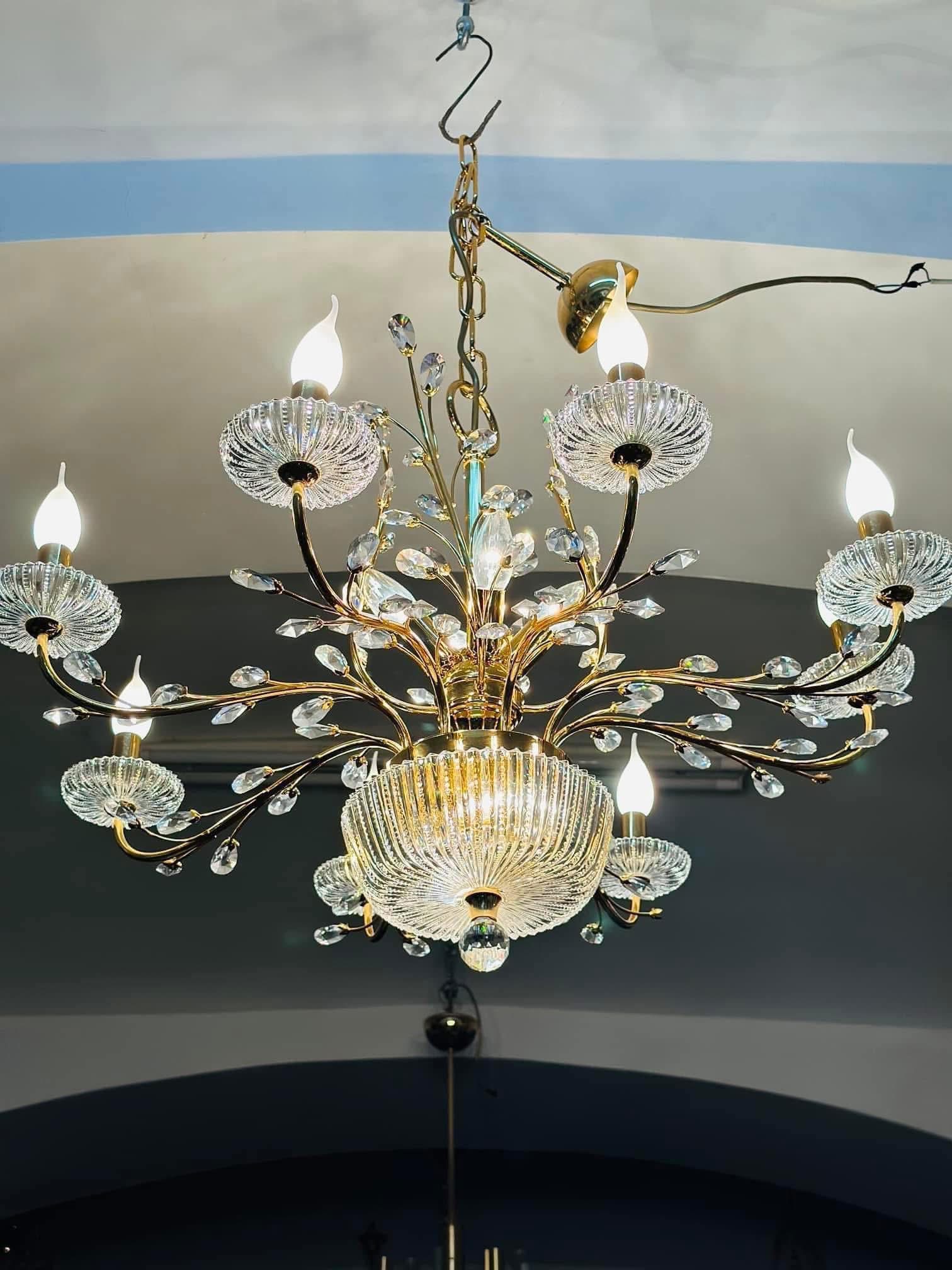 Splendid candelabru din alamă aurită cu cristale 14 lumini