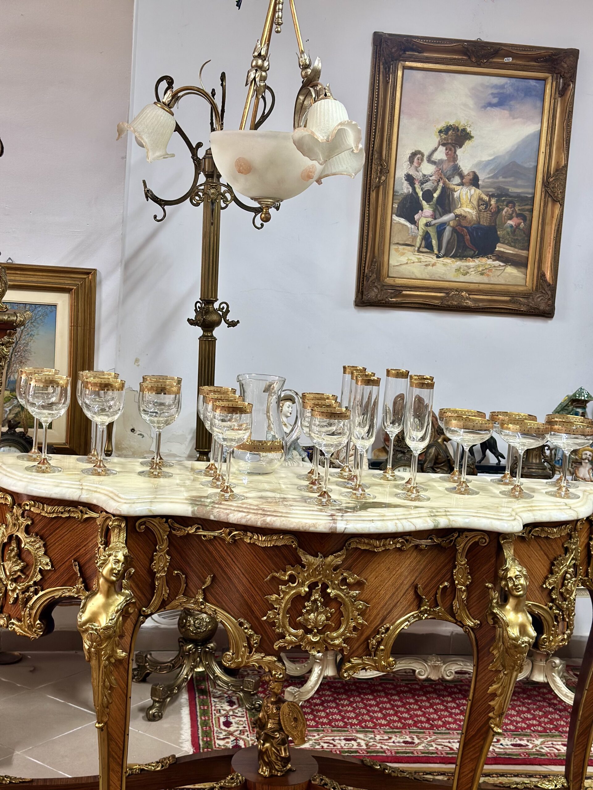 Elegant set de pahare din cristal,aurite și gravate,cu carafă