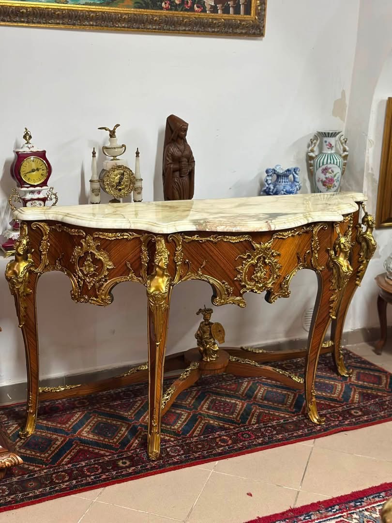 Grandioasă consolă în stil Louis XV