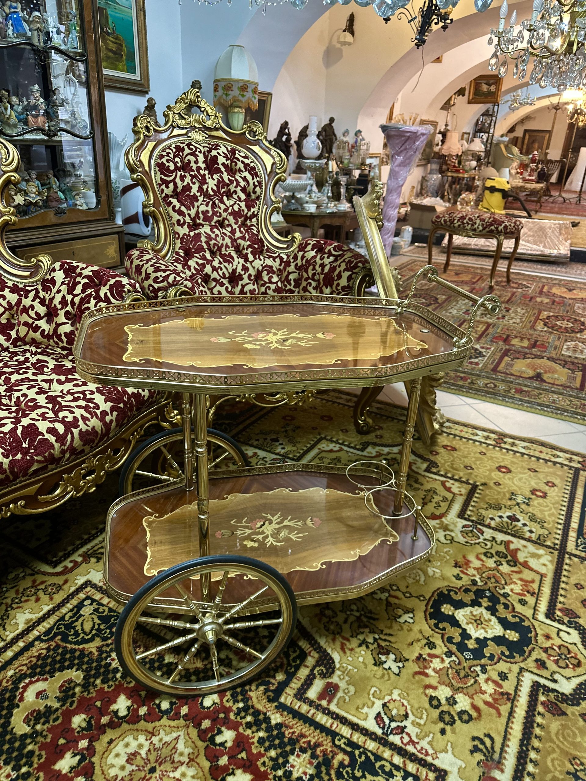 Gheridon elegant din lemn cu bronz