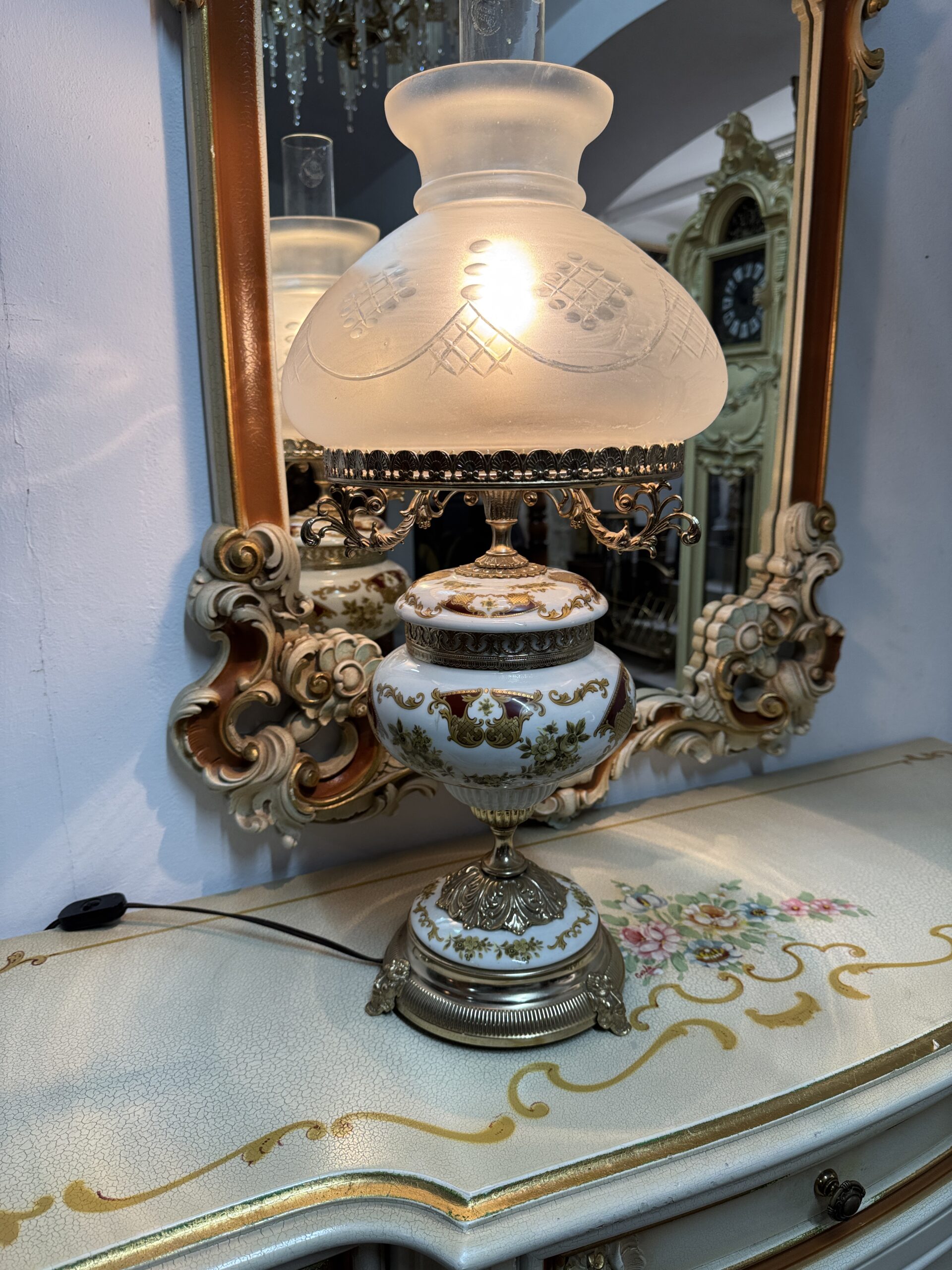 Magnifică lampă din porțelan Alfa cu alamă aurită