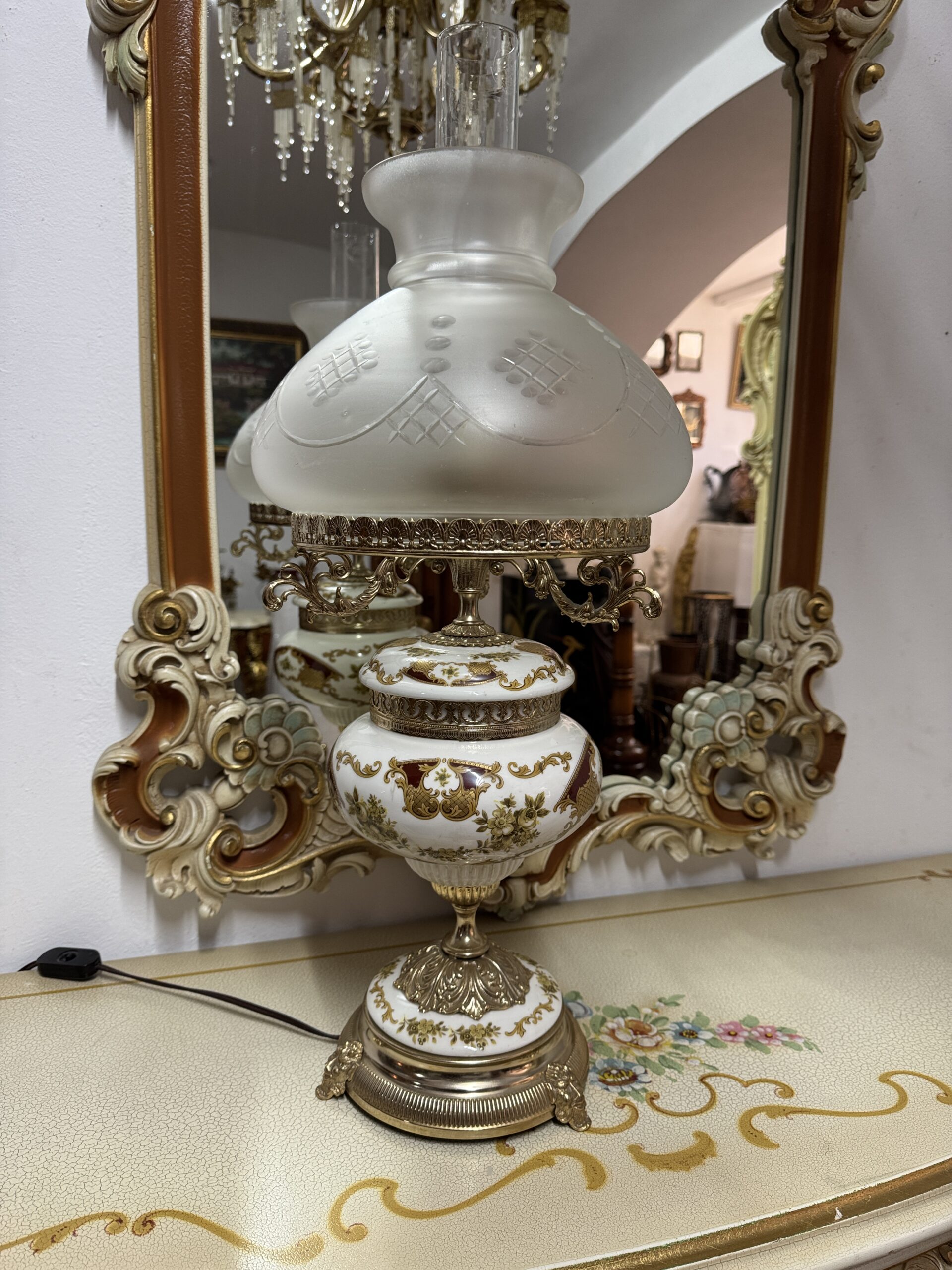 Magnifică lampă din porțelan Alfa cu alamă aurită