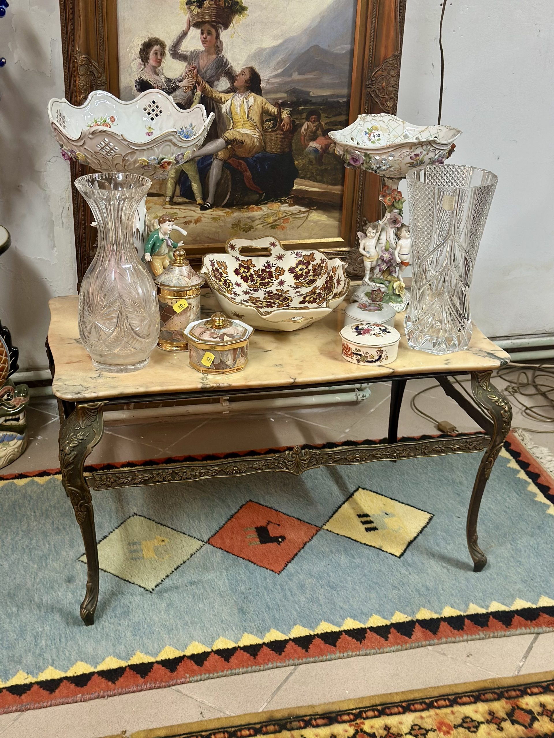 Măsuță elegantă din bronz cu blat marmură