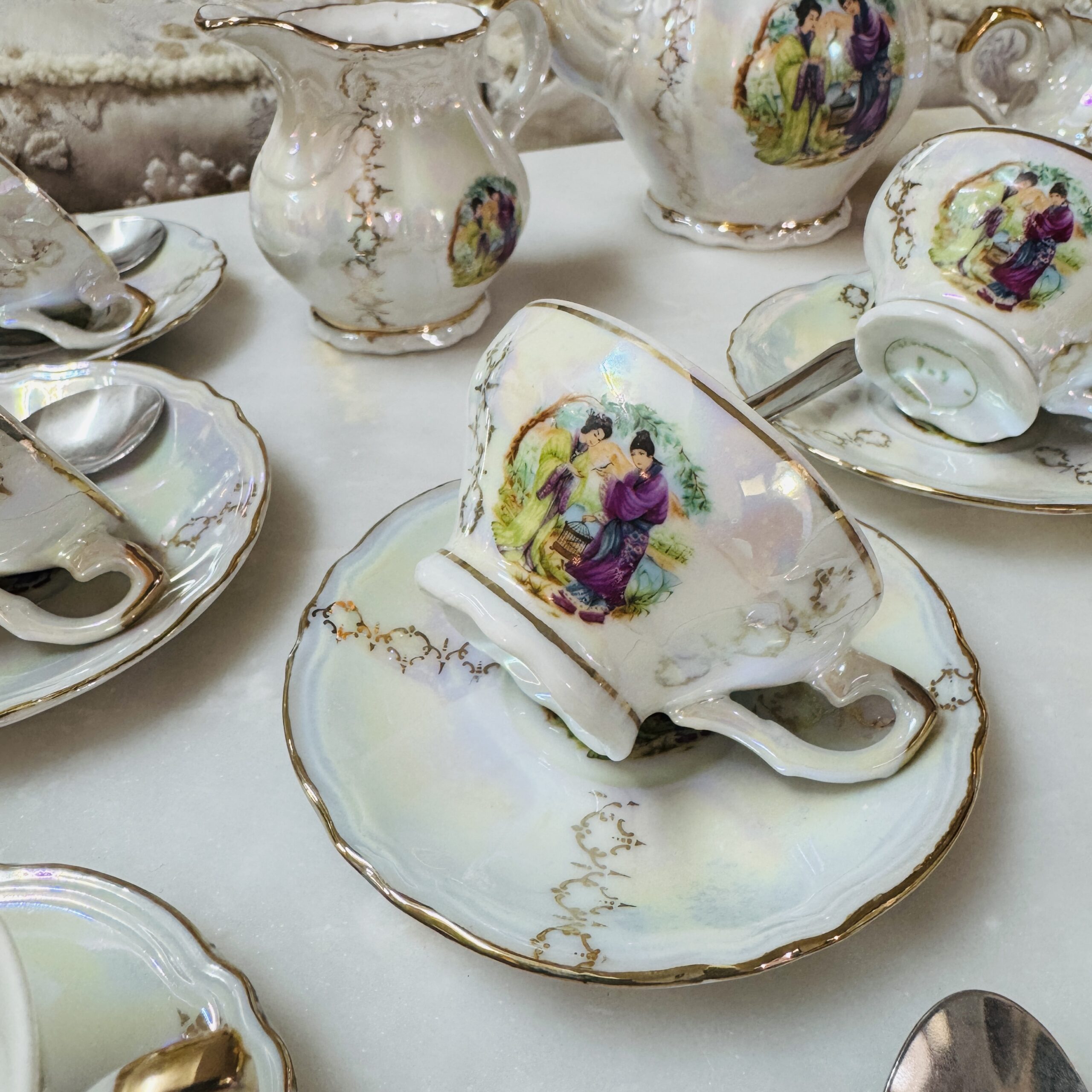 Serviciu de cafea din porțelan sidefat – decor oriental - imagine 4