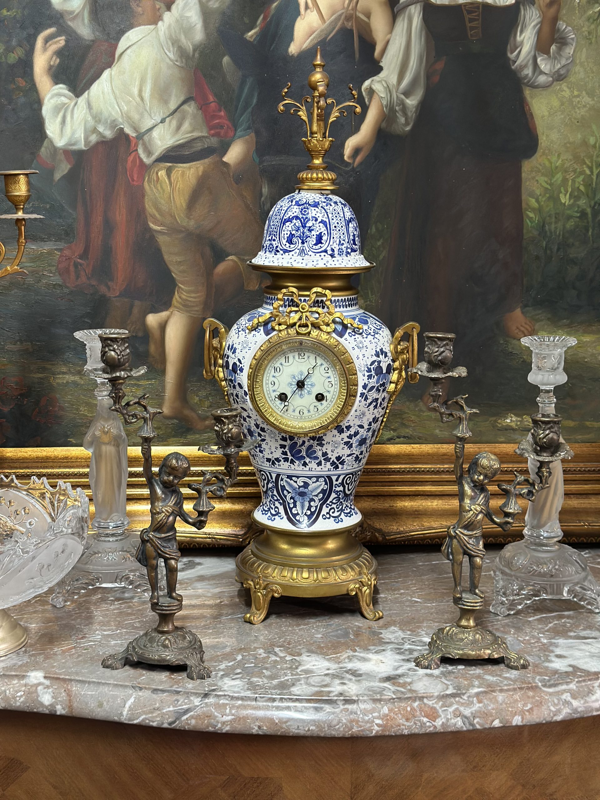 Pereche sfeșnice din bronz cu amoras