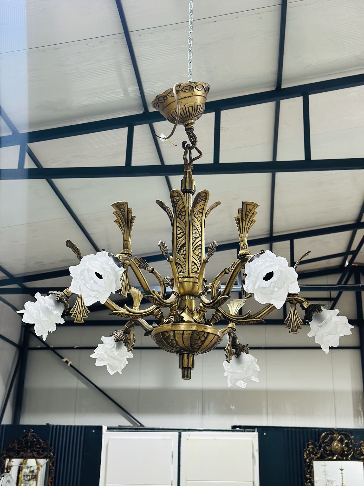 Candelabru deosebit stil Art Deco din bronz cu abajururi din sticlă