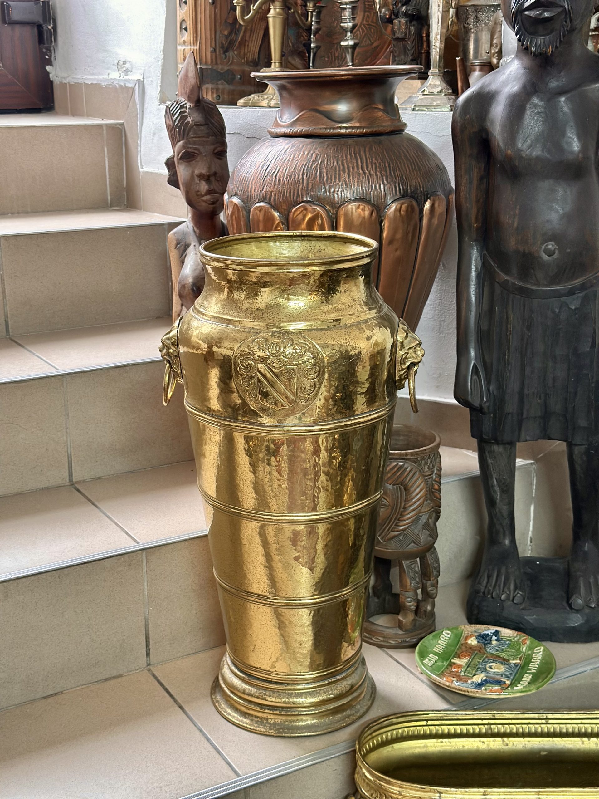 Suport pentru umbrele/bastoane din alamă cu capete de lei